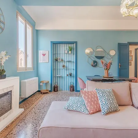 Dolcevita Penthouse - A Due Passi Dalla Ghirlandina Apartmán
